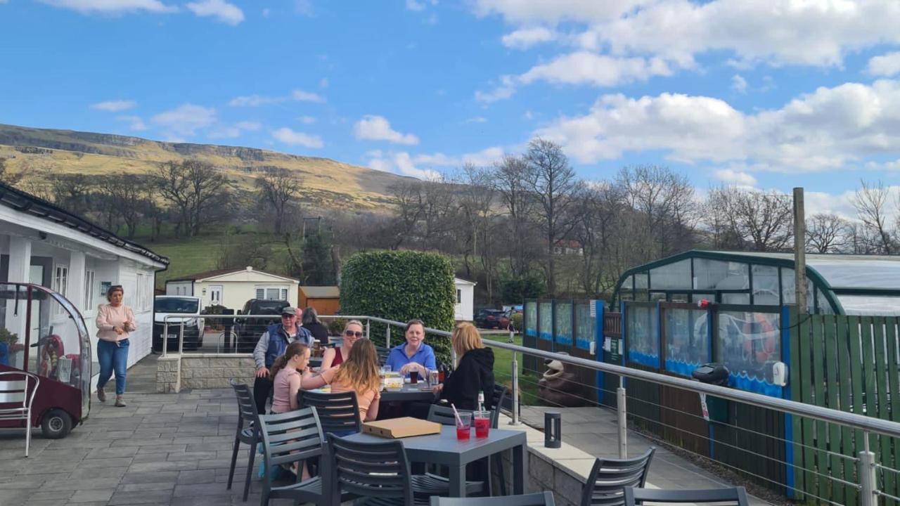 Campsie Glen Holiday Park Fintry エクステリア 写真